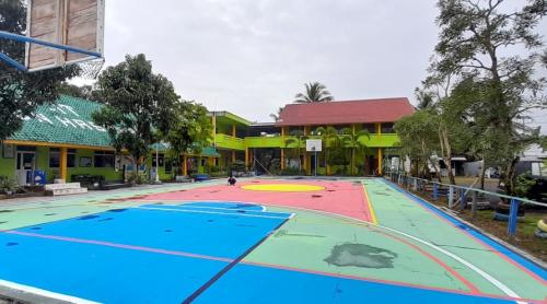 Uswatun Hasanah Integrated Islamic Junior High School, Private School | We provide Indonesia infrastructure map on various property sectors and data. Access property listings, infrastructure developments, news, and valuable transaction data for informed decisions.