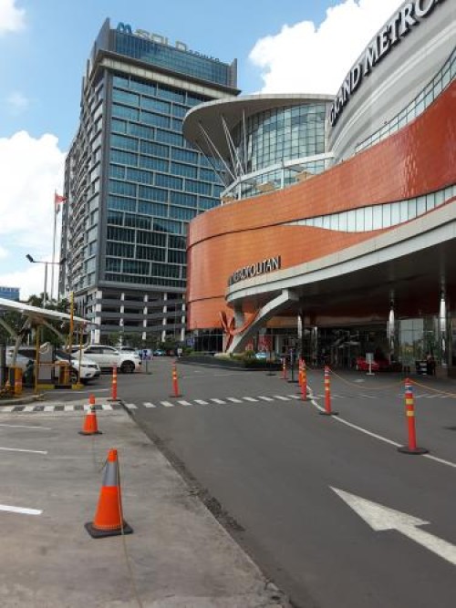 M Gold Tower berlokasi di Jl. KH. Noer Ali, Kecamatan Bekasi Selatan, Kota Bekasi. M Gold Tower didirikan pada tahun 2014 oleh Metropolitan Land. Gedung ini mem...