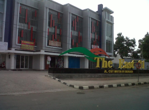 The East 81 berlokasi di Jl. Cut Mutia No. 16, Bekasi, Jawa Barat. Gedung ini dibangun pada tahun 2015 oleh Podo Joyo Masyhur (PJM) Group, dan memiliki 3 lantai...
