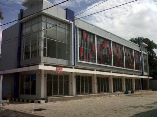 The East 81 berlokasi di Jl. Cut Mutia No. 16, Bekasi, Jawa Barat. Gedung ini dibangun pada tahun 2015 oleh Podo Joyo Masyhur (PJM) Group, dan memiliki 3 lantai...