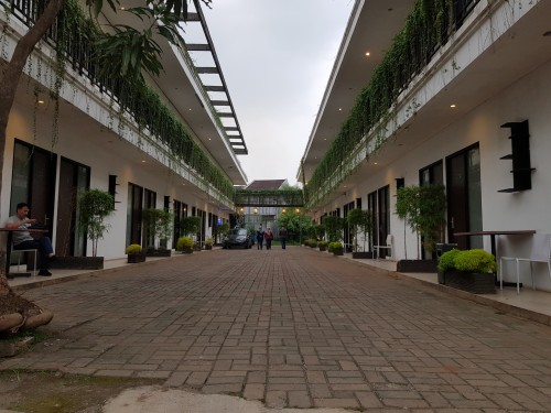 Completed hotel | We provide Indonesia infrastructure map on various property sectors and data. Access property listings, infrastructure developments, news, and valuable transaction data for informed decisions.