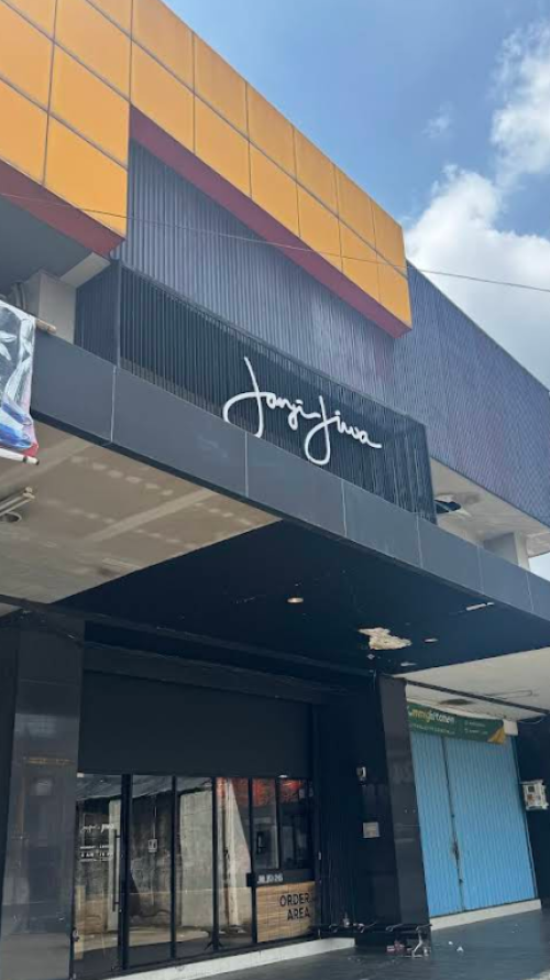 Janji Jiwa Jatibening, Stand Alone Retail | We provide Indonesia infrastructure map on various property sectors and data. Access property listings, infrastructure developments, news, and valuable transaction data for informed decisions.