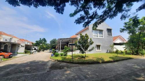 Cluster Le Vesta - Lippo Cikarang, residential commercial for lease sale, dijual disewakan, PT Lippo Cikarang Tbk | We provide Indonesia infrastructure map on various property sectors and data. Access property listings, infrastructure developments, news, and valuable transaction data for informed decisions.