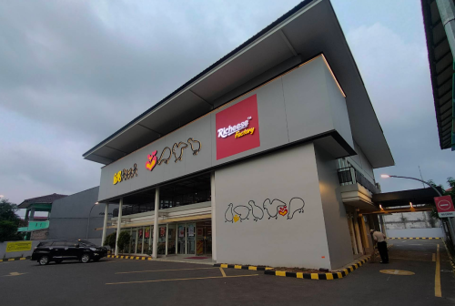 Richeese Factory Pekayon, Stand Alone Retail | We provide Indonesia infrastructure map on various property sectors and data. Access property listings, infrastructure developments, news, and valuable transaction data for informed decisions.