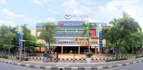 Blu Plaza merupakan pusat perbelanjaan yang terletak di Jl. Chairil Anwar No. 27-36, Bekasi. Pusat perbelanjaan ini didirikan pada tanggal 21 Oktober 2006 dan d...