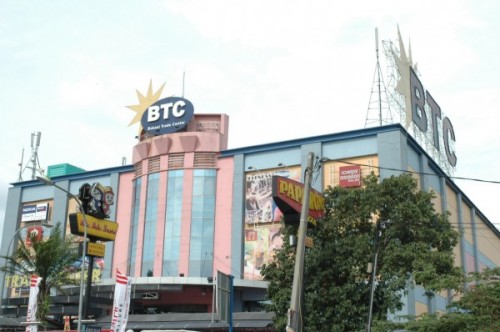 Bekasi Trade Center merupakan pusat perbelanjaan yang terletak di Jalan HM Joyomartono, Bekasi Timur, Bekasi. Pusat perbelanjaan ini dibangun oleh PT. Gapura In...
