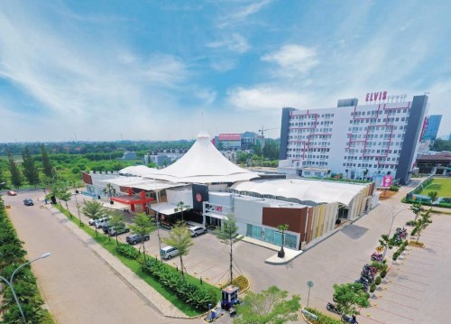 Hollywood Junction merupakan pusat kuliner dan tempat hangout di kawasan Kota Jababeka dengan konsep semi terbuka (alfresco dining) yang terletak di Jl. H.Usmar...