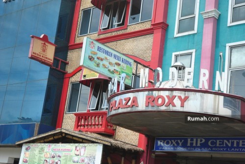 Plaza Roxy merupakan pusat perbelanjaan yang terletak di Jalan Kasuari Raya, Kecamatan Cikarang Utara, Kabupaten Bekasi. Pusat perbelanjaan ini dibangun oleh PT...