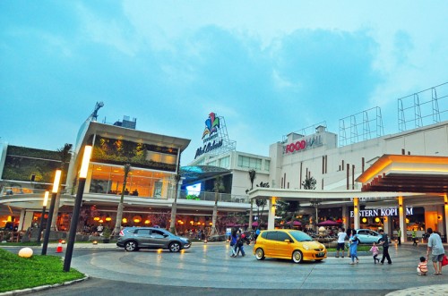 Summarecon Mall Bekasi merupakan pusat perbelanjaan yang terletak di Komplek Sentra Summarecon Bekasi, Jl. Boulevard Ahmad Yani. Pusat perbelanjaan ini resmi di...