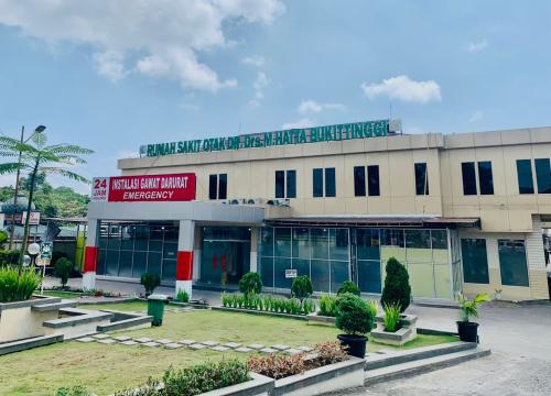Dr. Drs. M. Hatta Bukittinggi Brain Hospital, Hospital | We provide Indonesia infrastructure map on various property sectors and data. Access property listings, infrastructure developments, news, and valuable transaction data for informed decisions.