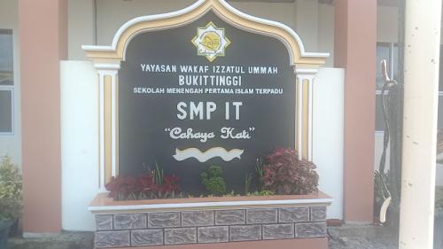 Cahaya Hati Islamic Junior High School, Private School | We provide Indonesia infrastructure map on various property sectors and data. Access property listings, infrastructure developments, news, and valuable transaction data for informed decisions.
