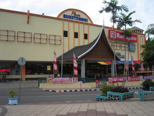Ramayana Bukittinggi, Strata Retail, PT Ramayana Lestari Sentosa Tbk | We provide Indonesia infrastructure map on various property sectors and data. Access property listings, infrastructure developments, news, and valuable transaction data for informed decisions.