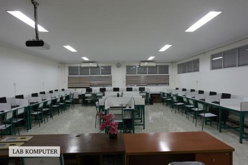 Teuku Nyak Arif Fatih Senior School, Private School | We provide Indonesia infrastructure map on various property sectors and data. Access property listings, infrastructure developments, news, and valuable transaction data for informed decisions.
