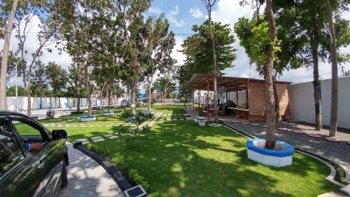 Methodist Junior High School, Private School | We provide Indonesia infrastructure map on various property sectors and data. Access property listings, infrastructure developments, news, and valuable transaction data for informed decisions.