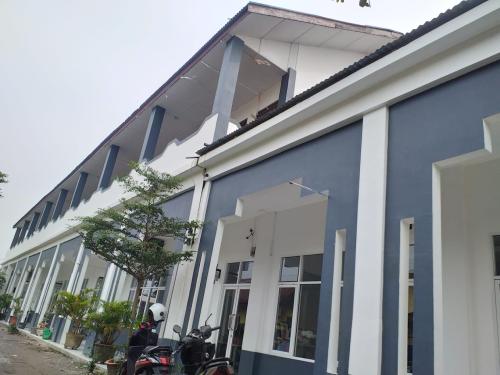Setia Budi Senior High School, Private School | We provide Indonesia infrastructure map on various property sectors and data. Access property listings, infrastructure developments, news, and valuable transaction data for informed decisions.