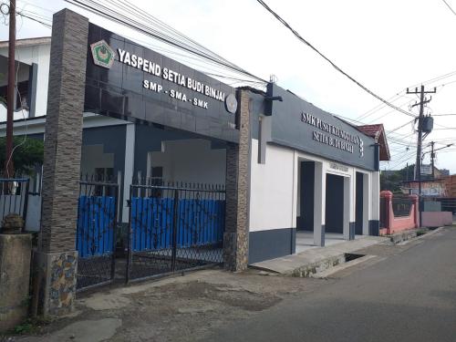 Setia Budi Vocational High School, Private School | We provide Indonesia infrastructure map on various property sectors and data. Access property listings, infrastructure developments, news, and valuable transaction data for informed decisions.