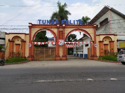 Tunas Pelita Senior High School, Private School | We provide Indonesia infrastructure map on various property sectors and data. Access property listings, infrastructure developments, news, and valuable transaction data for informed decisions.
