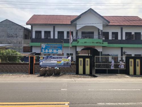 YPIS Maju Senior High School, Private School | We provide Indonesia infrastructure map on various property sectors and data. Access property listings, infrastructure developments, news, and valuable transaction data for informed decisions.