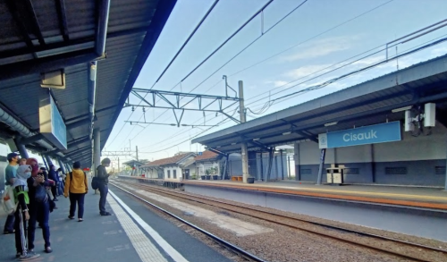 Cisauk Station, Commuter Station | We provide Indonesia infrastructure map on various property sectors and data. Access property listings, infrastructure developments, news, and valuable transaction data for informed decisions.