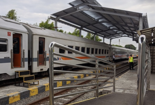 Serang Station, Commuter Station | We provide Indonesia infrastructure map on various property sectors and data. Access property listings, infrastructure developments, news, and valuable transaction data for informed decisions.