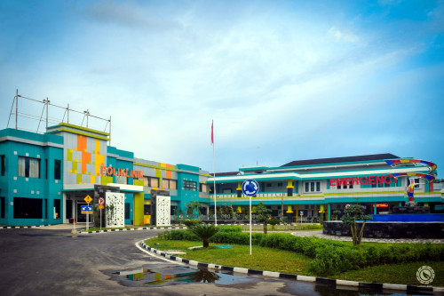 Dr. Kanujoso Djatiwibowo Hospital, Hospital | We provide Indonesia infrastructure map on various property sectors and data. Access property listings, infrastructure developments, news, and valuable transaction data for informed decisions.