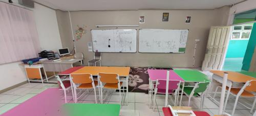 Istiqamah Islamic Junior High School, Private School | We provide Indonesia infrastructure map on various property sectors and data. Access property listings, infrastructure developments, news, and valuable transaction data for informed decisions.