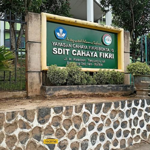 Cahaya Fikri Elementary School, Private School | We provide Indonesia infrastructure map on various property sectors and data. Access property listings, infrastructure developments, news, and valuable transaction data for informed decisions.