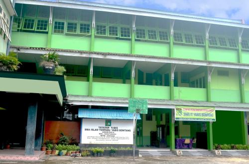 Yabis Islamic Integrated High School, Private School | We provide Indonesia infrastructure map on various property sectors and data. Access property listings, infrastructure developments, news, and valuable transaction data for informed decisions.