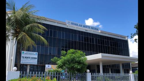 Monte Sienna Junior High School, Private School | We provide Indonesia infrastructure map on various property sectors and data. Access property listings, infrastructure developments, news, and valuable transaction data for informed decisions.