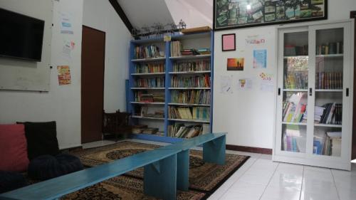 The Independent Primary School, Private School | We provide Indonesia infrastructure map on various property sectors and data. Access property listings, infrastructure developments, news, and valuable transaction data for informed decisions.