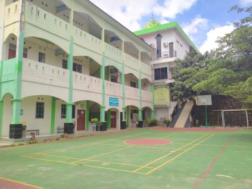 Ulil Albab Batam Islamic Junior High School, Private School | We provide Indonesia infrastructure map on various property sectors and data. Access property listings, infrastructure developments, news, and valuable transaction data for informed decisions.