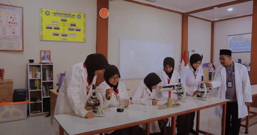 Ulil Albab Batam Islamic Junior High School, Private School | We provide Indonesia infrastructure map on various property sectors and data. Access property listings, infrastructure developments, news, and valuable transaction data for informed decisions.