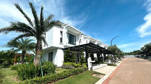 Artha Batam Sanctuary, residential commercial for lease sale, dijual disewakan, PT Prima Jaya Sarana Mulia | We provide Indonesia infrastructure map on various property sectors and data. Access property listings, infrastructure developments, news, and valuable transaction data for informed decisions.