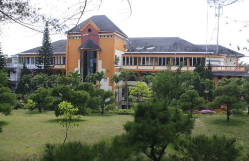 Baptis Hospital, Hospital | We provide Indonesia infrastructure map on various property sectors and data. Access property listings, infrastructure developments, news, and valuable transaction data for informed decisions.