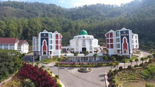 Al-Izzah International Islamic Boarding School, International School | We provide Indonesia infrastructure map on various property sectors and data. Access property listings, infrastructure developments, news, and valuable transaction data for informed decisions.