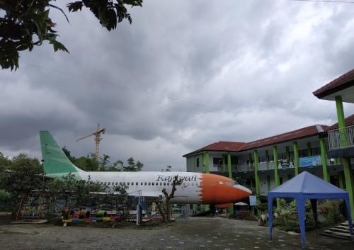 Al-Falah Primary School Batu, Private School | We provide Indonesia infrastructure map on various property sectors and data. Access property listings, infrastructure developments, news, and valuable transaction data for informed decisions.