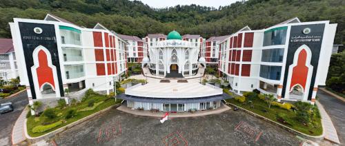 Al Izzah Integrated Islamic Junior High School Batu, Private School | We provide Indonesia infrastructure map on various property sectors and data. Access property listings, infrastructure developments, news, and valuable transaction data for informed decisions.