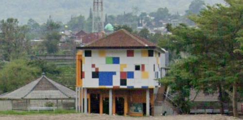 Al Izzah 1 Integrated Islamic Kindergarten Batu, Private School | We provide Indonesia infrastructure map on various property sectors and data. Access property listings, infrastructure developments, news, and valuable transaction data for informed decisions.
