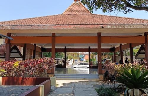 Immanuel Kindergarten Senior High School Batu, Private School | We provide Indonesia infrastructure map on various property sectors and data. Access property listings, infrastructure developments, news, and valuable transaction data for informed decisions.