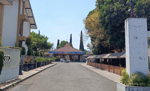 Immanuel Kindergarten Senior High School Batu, Private School | We provide Indonesia infrastructure map on various property sectors and data. Access property listings, infrastructure developments, news, and valuable transaction data for informed decisions.