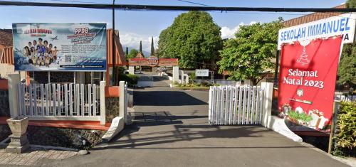Immanuel Kindergarten Junior High School Batu, Private School | We provide Indonesia infrastructure map on various property sectors and data. Access property listings, infrastructure developments, news, and valuable transaction data for informed decisions.