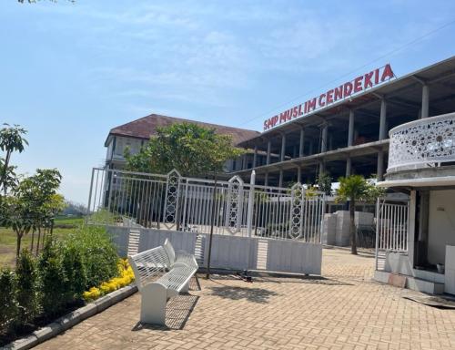 Muslim Cendekia Junior High School Batu, Private School | We provide Indonesia infrastructure map on various property sectors and data. Access property listings, infrastructure developments, news, and valuable transaction data for informed decisions.