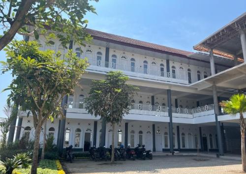 Muslim Cendekia Junior High School Batu, Private School | We provide Indonesia infrastructure map on various property sectors and data. Access property listings, infrastructure developments, news, and valuable transaction data for informed decisions.
