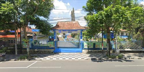 Yos Sudarso Catholic Senior High School Batu, Private School | We provide Indonesia infrastructure map on various property sectors and data. Access property listings, infrastructure developments, news, and valuable transaction data for informed decisions.