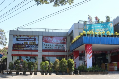 Batu Paradise Factory Outlet, Strata Retail | We provide Indonesia infrastructure map on various property sectors and data. Access property listings, infrastructure developments, news, and valuable transaction data for informed decisions.