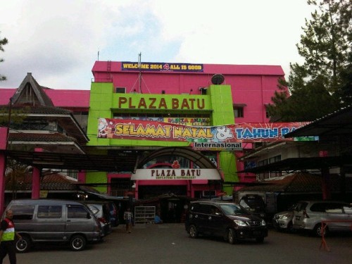 Plaza Batu, Leased Retail | We provide Indonesia infrastructure map on various property sectors and data. Access property listings, infrastructure developments, news, and valuable transaction data for informed decisions.