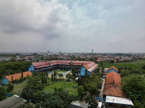 Al Azhar 5 Islamic Senior High School, Private School | We provide Indonesia infrastructure map on various property sectors and data. Access property listings, infrastructure developments, news, and valuable transaction data for informed decisions.
