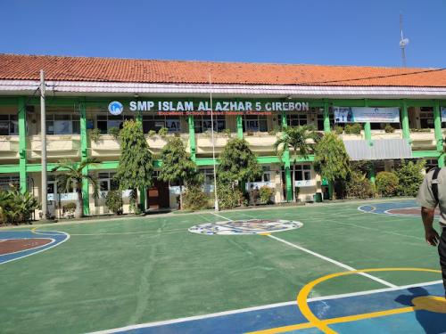 Al Azhar 5 Islamic Junior High School, Private School | We provide Indonesia infrastructure map on various property sectors and data. Access property listings, infrastructure developments, news, and valuable transaction data for informed decisions.