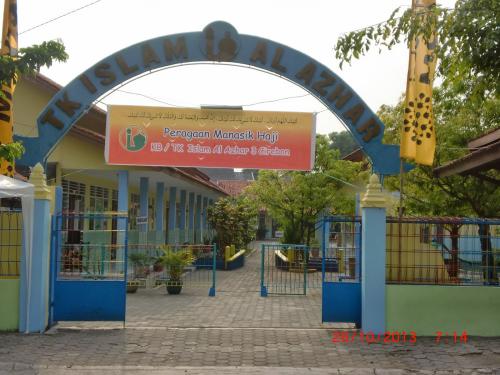 Al Azhar 3 Islamic Kindergarten, Private School | We provide Indonesia infrastructure map on various property sectors and data. Access property listings, infrastructure developments, news, and valuable transaction data for informed decisions.