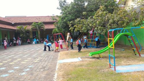 Al Azhar 3 Islamic Kindergarten, Private School | We provide Indonesia infrastructure map on various property sectors and data. Access property listings, infrastructure developments, news, and valuable transaction data for informed decisions.